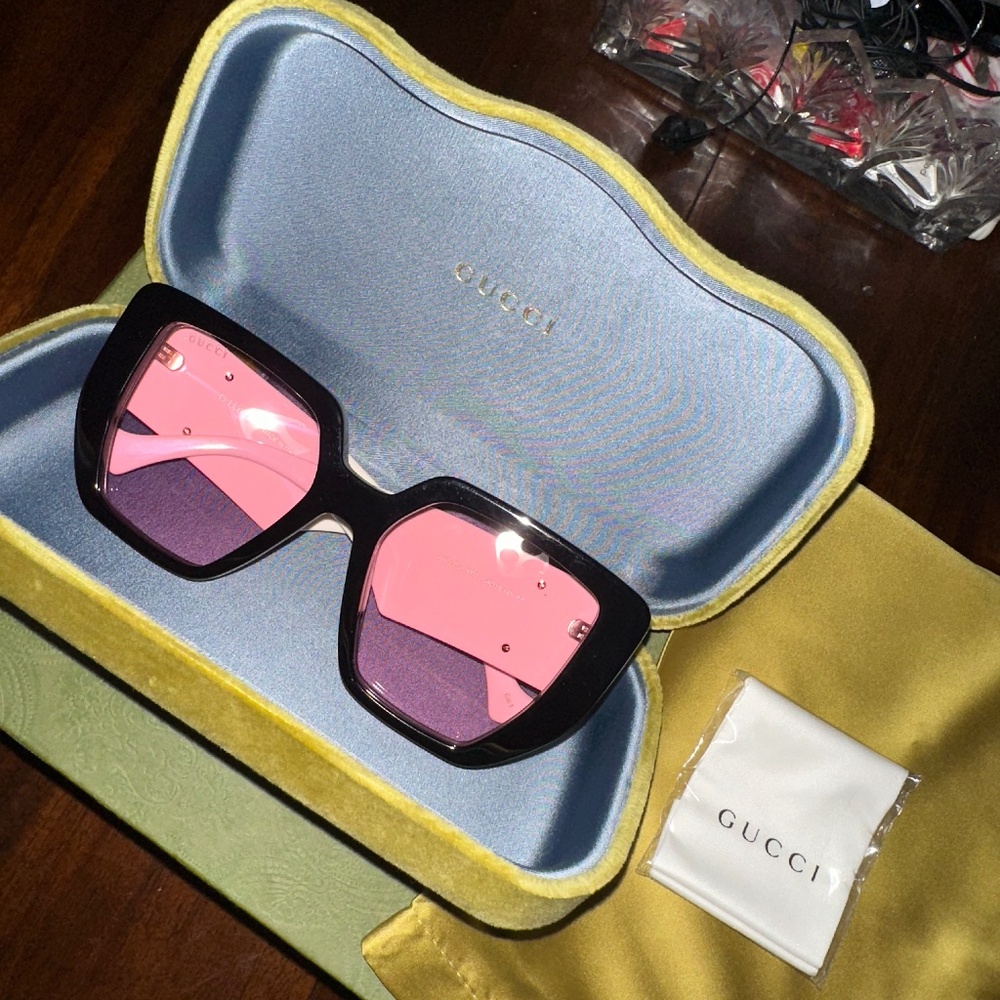 Oversized Gucci sunglasses